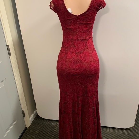 Women junior burgundy lace bodycon maxi dress size (S) sleeveless zipper back - Picture 9 of 9
